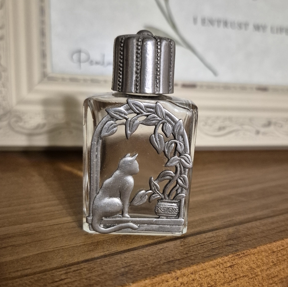 Silver Cat Decorated Perfume Bottle